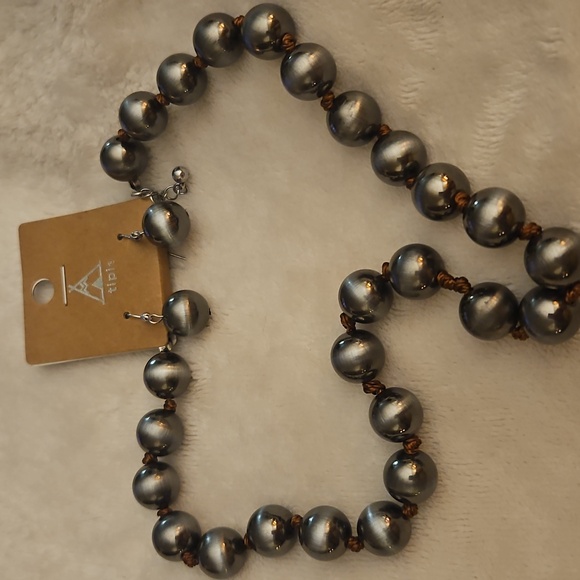 TIPI Faux Replica Navajo Pearl Knot Beaded Necklace Earrings Set - Picture 2 of 7
